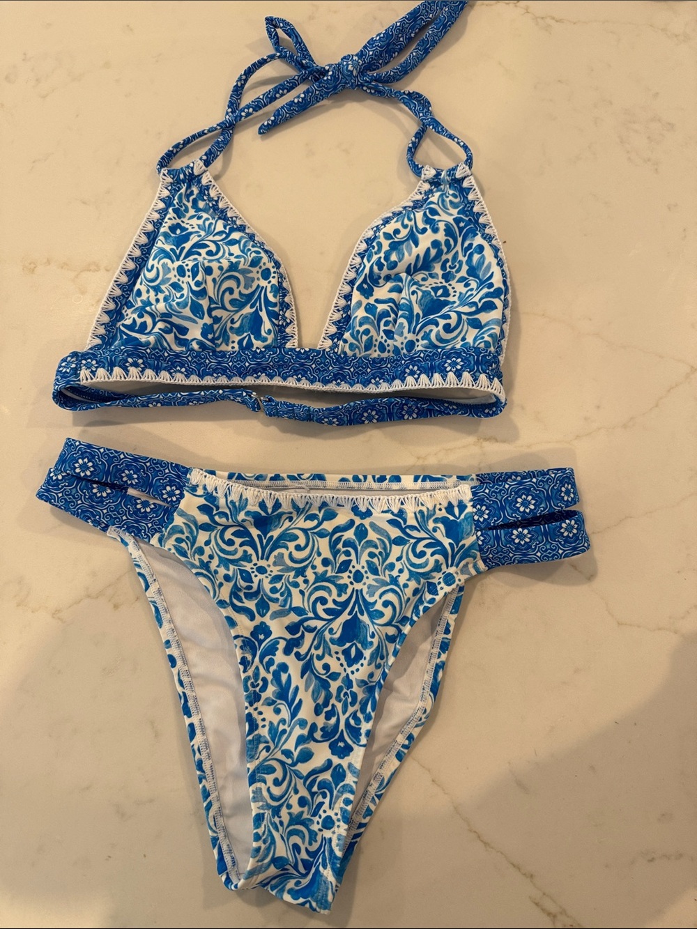 Cupshe Blue and White Floral Triangle Bikini Set